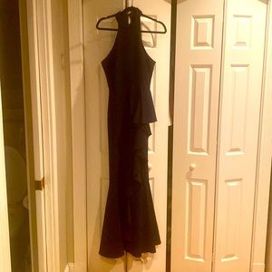 Gorgeous Betsy & Adam size 6 navy halter dress
